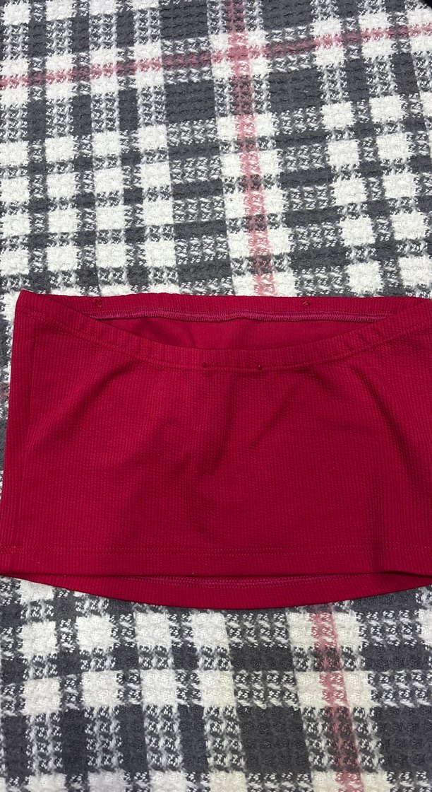 Koyu pembe kadın crop - Görsel 2