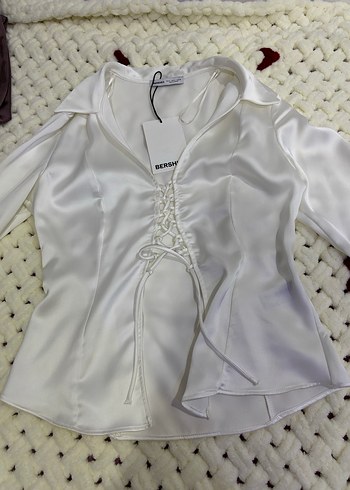 Bershka Beyaz Parlak Düğmeli V Yakalı Bluz - Görsel 2