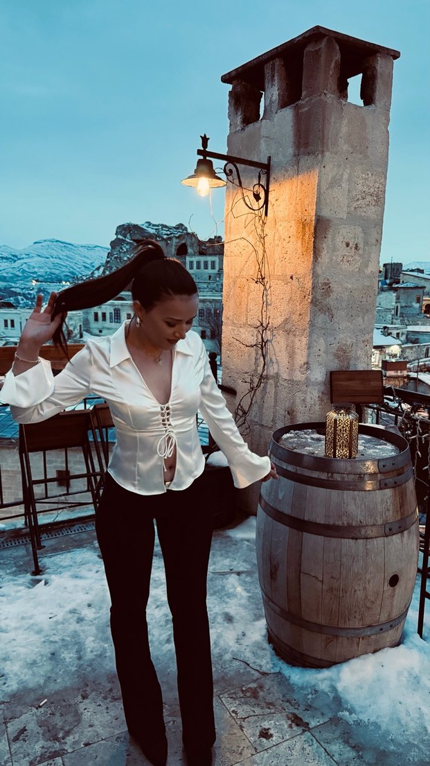 Bershka Beyaz Parlak Düğmeli V Yakalı Bluz - Görsel 3