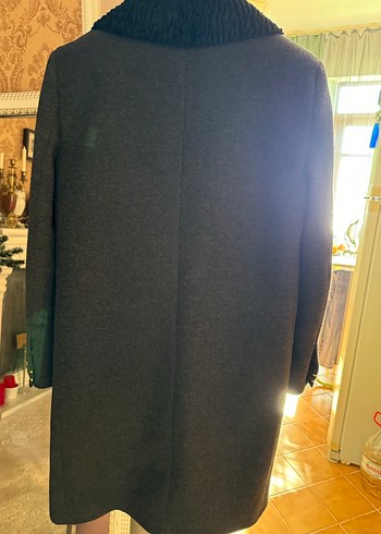 Siyah Yaka Detaylı Koyu Gri Kaban - Görsel 2