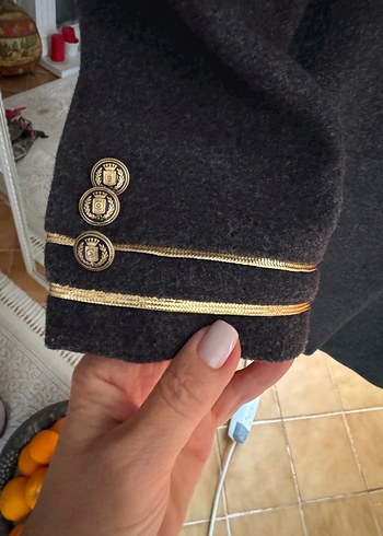 Siyah Yaka Detaylı Koyu Gri Kaban - Görsel 6