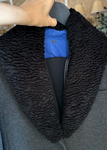 Siyah Yaka Detaylı Koyu Gri Kaban - Görsel 3