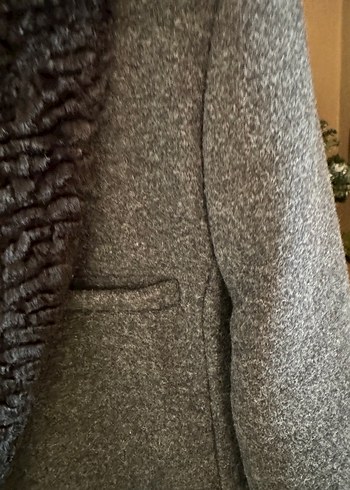 Siyah Yaka Detaylı Koyu Gri Kaban - Görsel 4