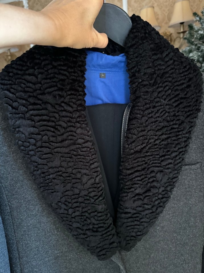 Siyah Yaka Detaylı Koyu Gri Kaban - Görsel 3