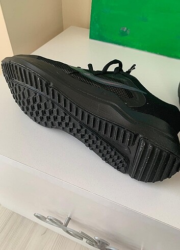 36 Beden siyah Renk Orjinal Nike ayakkabı
