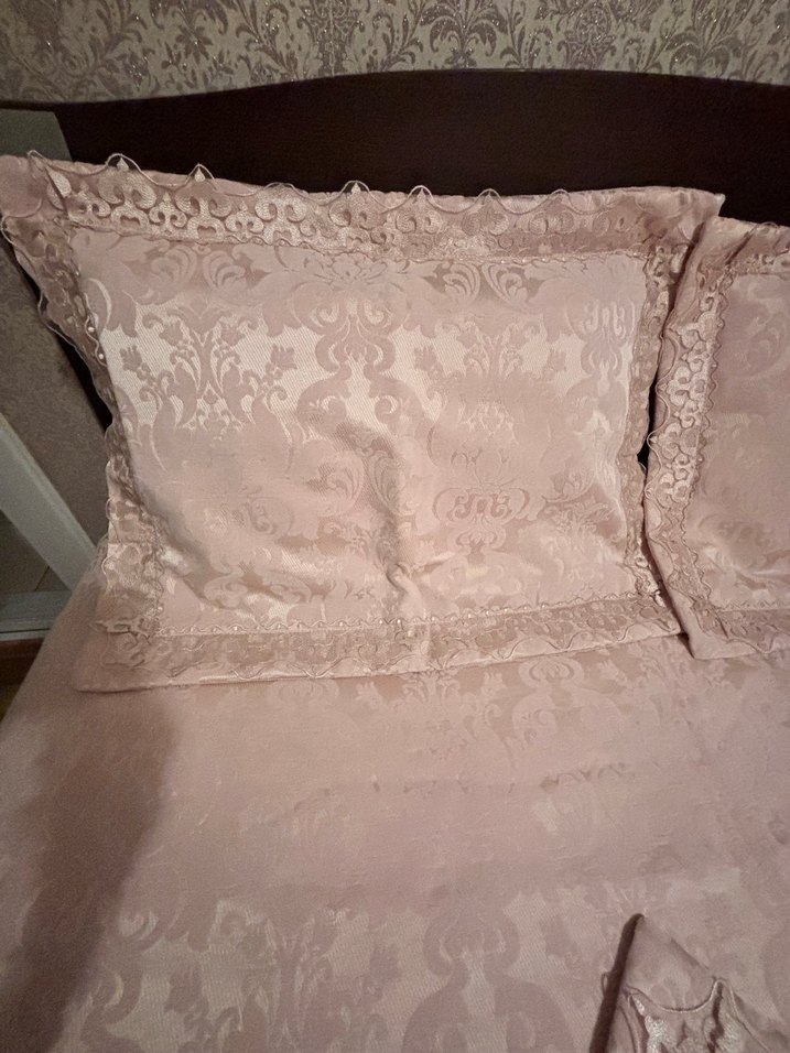 Pembe Nakışlı Yatak Örtüsü Takımı - Görsel 3