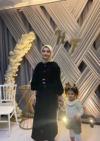 Düğmeli Siyah tüvit tesettür elbise - Görsel 3