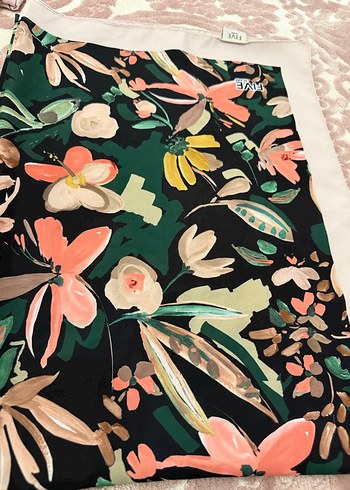 Çiçek Desenli Şal - Görsel 3