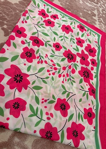 Çiçek Desenli Şal - Görsel 2