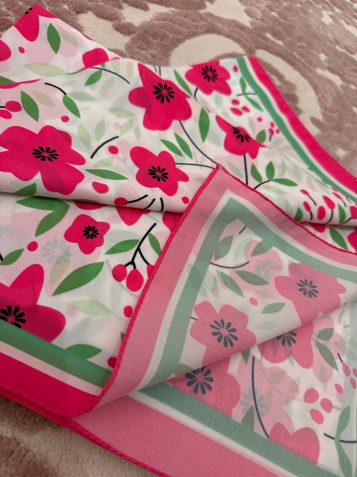 Çiçek Desenli Şal - Görsel 3