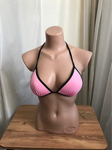 Pembe bikini üstü