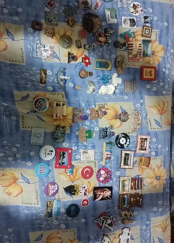 Renkli Koleksiyon Rozetleri ve Magnetler