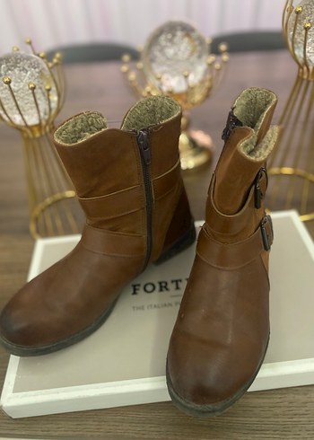 Kahverengi Deri KadınBot - Görsel 2