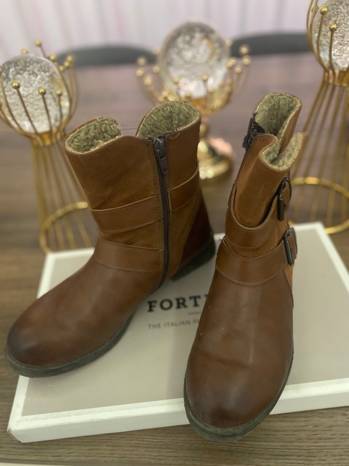 Kahverengi Deri KadınBot - Görsel 2