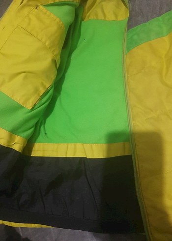 Erkek Çocuk Gri ve Sarı Kapüşonlu Mont - Görsel 4