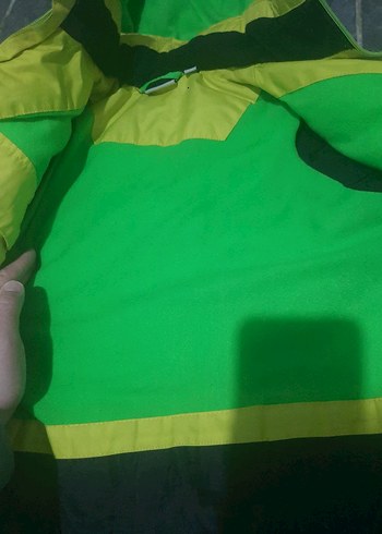 Erkek Çocuk Gri ve Sarı Kapüşonlu Mont - Görsel 5