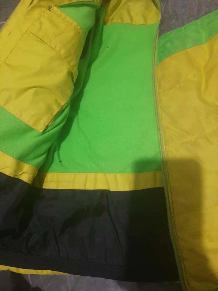 Erkek Çocuk Gri ve Sarı Kapüşonlu Mont - Görsel 4