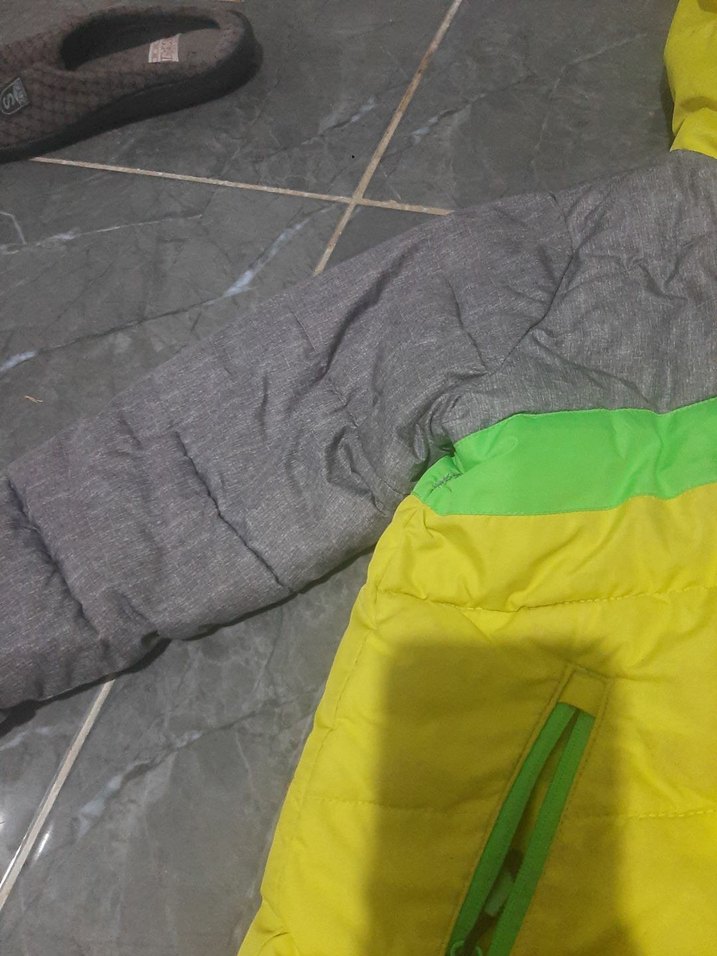 Erkek Çocuk Gri ve Sarı Kapüşonlu Mont - Görsel 3