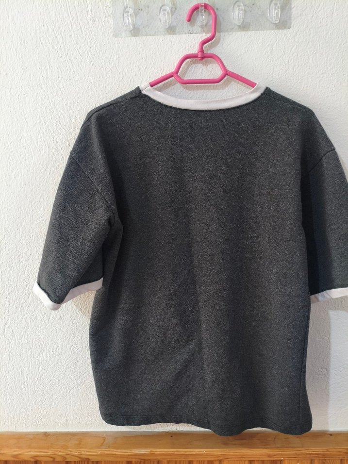 Gri Kadın Salaş Tişört Beyaz Yakalı - Görsel 3