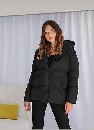Zara model mont