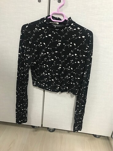 Siyah desenli crop bluz