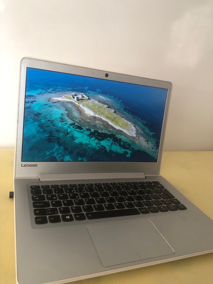 Beyaz Lenovo Dizüstü Bilgisayar - Görsel 2