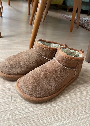 ugg bot