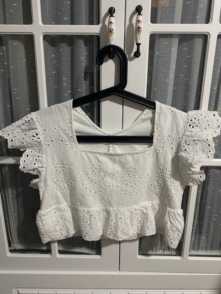 Düğmeli V Yaka İşlemeli Beyaz Keten Bluz - Görsel 3