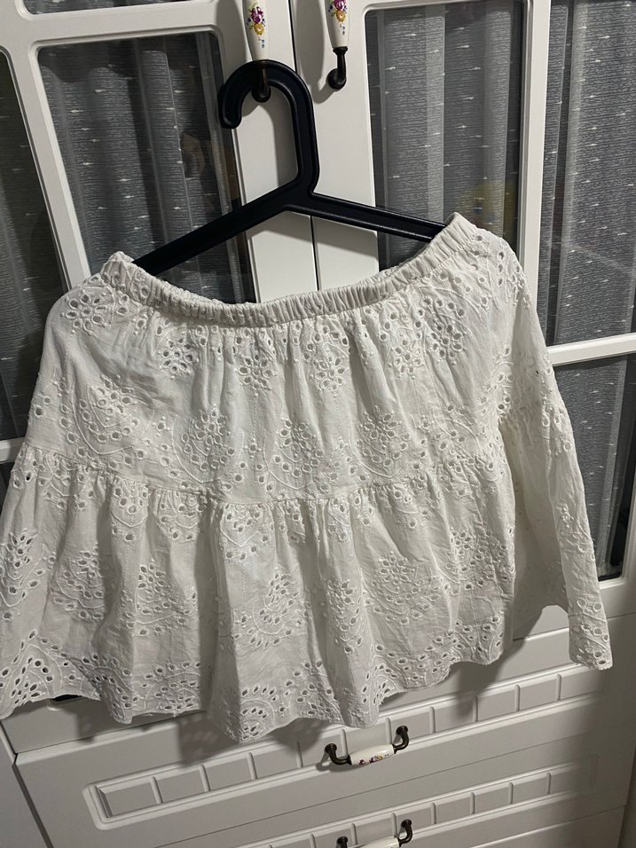 Düğmeli V Yaka İşlemeli Beyaz Keten Bluz - Görsel 4