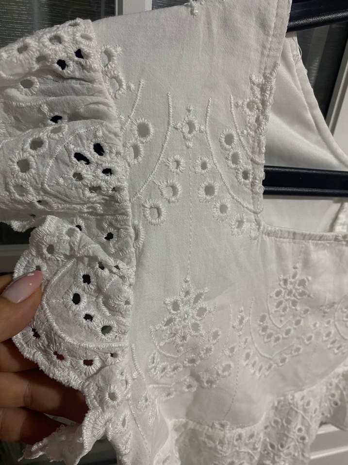 Düğmeli V Yaka İşlemeli Beyaz Keten Bluz - Görsel 2