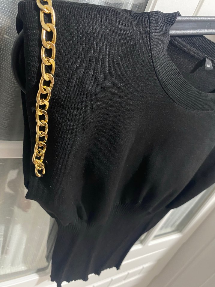 Zincir Detaylı Siyah Kolsuz Bluz - Görsel 2