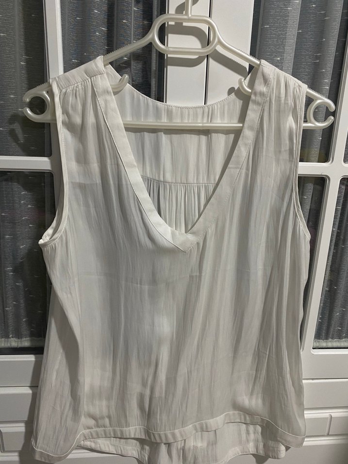 Beyaz  V Yaka Kolsuz Bluz - Görsel 3