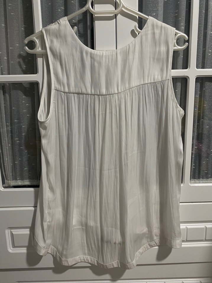 Beyaz  V Yaka Kolsuz Bluz - Görsel 2