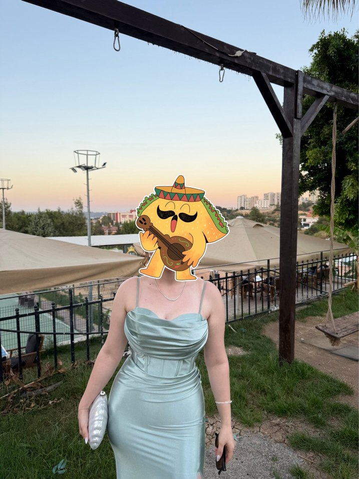 Mint yeşili parlak yırtmaçlı  Uzun Abiye Elbise - Görsel 2