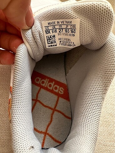 27 Beden beyaz Renk Adidas orjinal ayakkabı