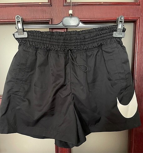 Nike şort 1-2 kere kullanıldı