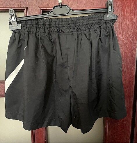 Nike Nike şort 1-2 kere kullanıldı
