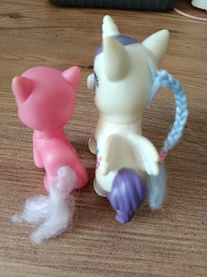 Pastel Pembe ve Beyaz At Figürleri - Görsel 4