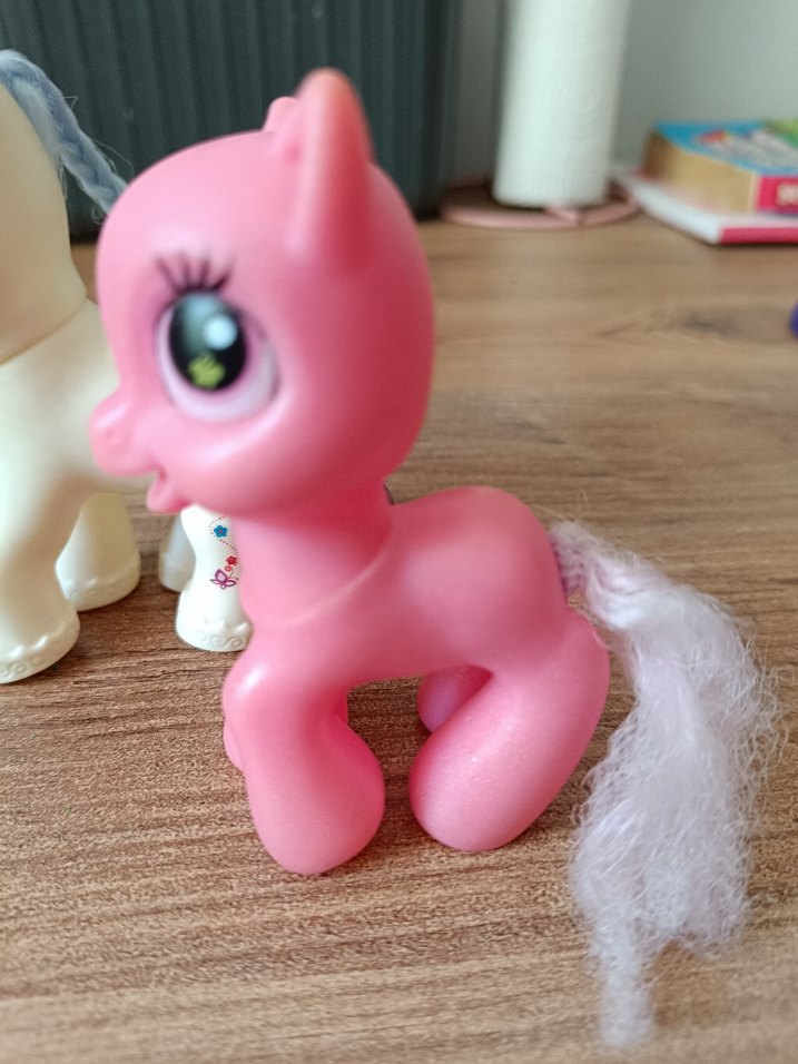 Pastel Pembe ve Beyaz At Figürleri - Görsel 3