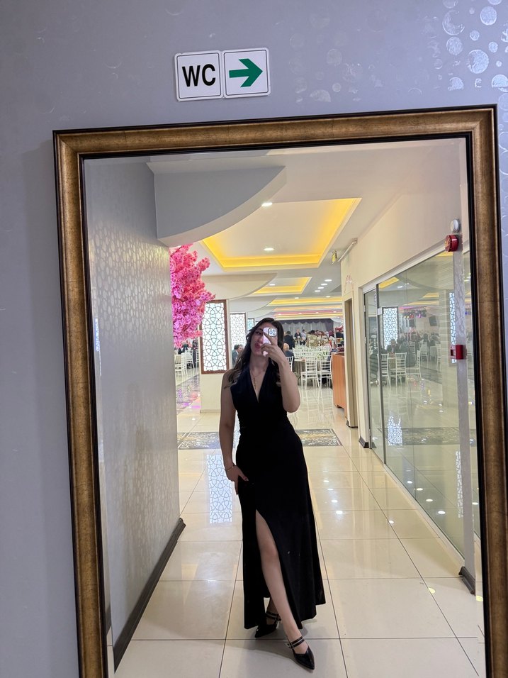 Siyah V Yakalı Uzun Kadın Elbise - Görsel 2