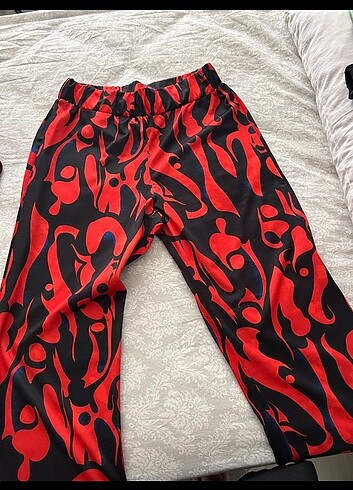 Bol paça yırtmaçlı pantolon 