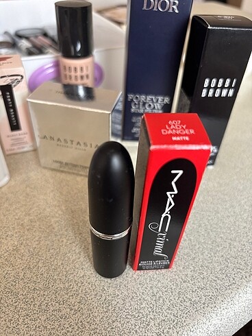 Beden kırmızı Renk Mac Lady Danger Ruj