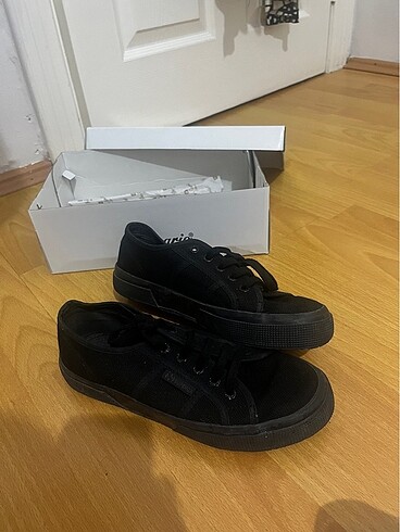 38 Beden siyah Renk Superga