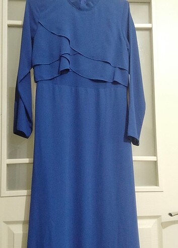 l Beden Esma Karadağ koleksiyonundan mavi renk onu dökümlü elbise