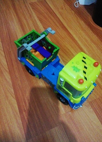 Beden TRASH PACK geri dönüşüm toplama kamyonu