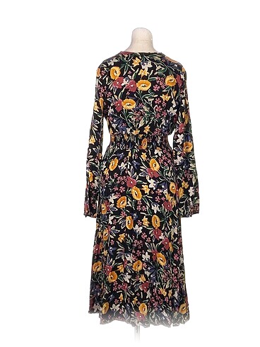 l Beden PreLoved Uzun Elbise %70 İndirimli.