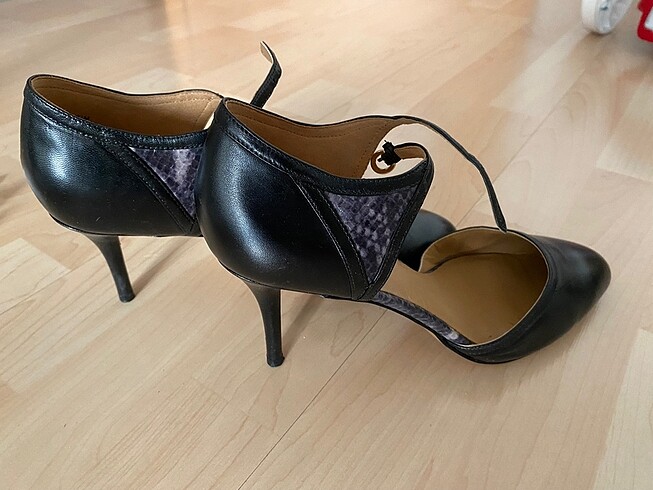 38,5 Beden Nine West bantlı stiletto