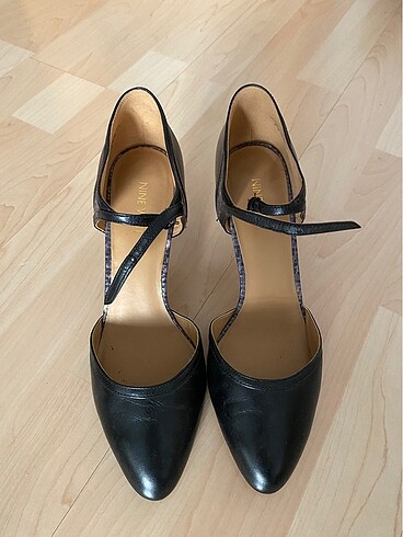 Nine West Nine West bantlı stiletto