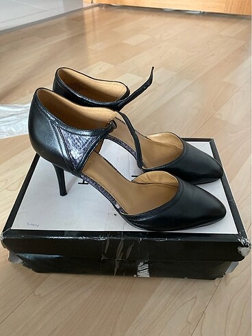 Nine West bantlı stiletto - Görsel 7