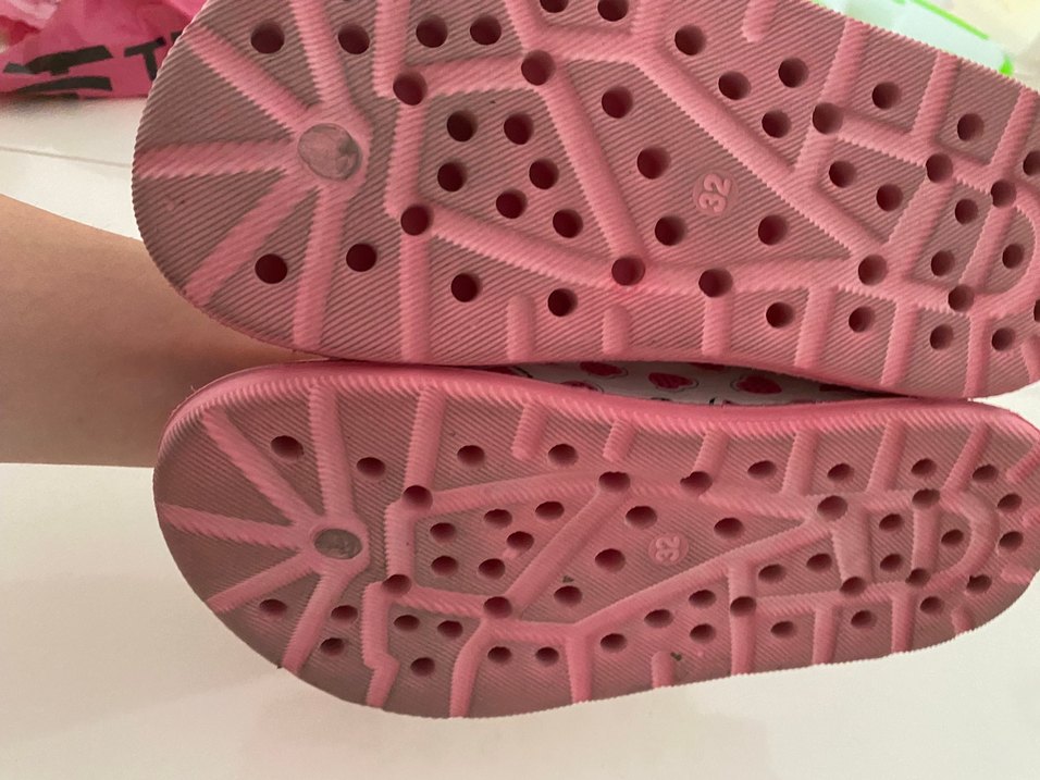 Kız Çocuk Pembe çilek Desenli Tokalı Terlik - Görsel 5